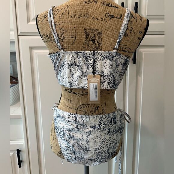 Nasty Gal snake skin print cut out bikini - Picture 2 of 6